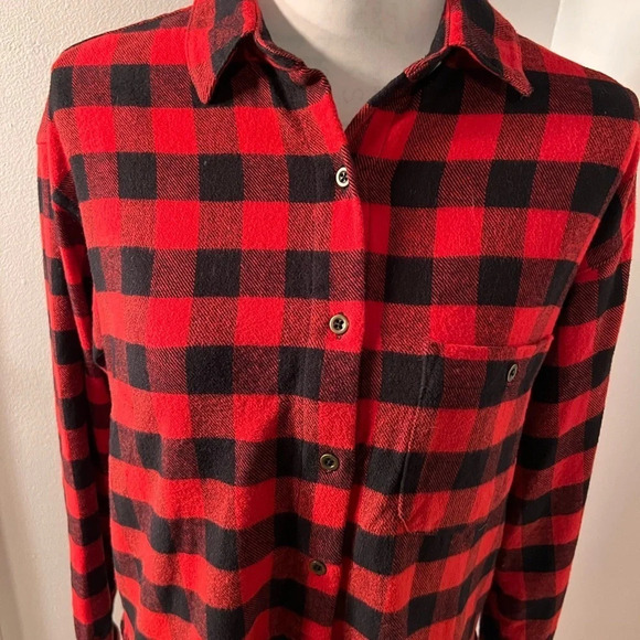 Wild fable,M Long sleeve button front buffalo check flannel shirt w/rounded hem - Picture 5 of 8